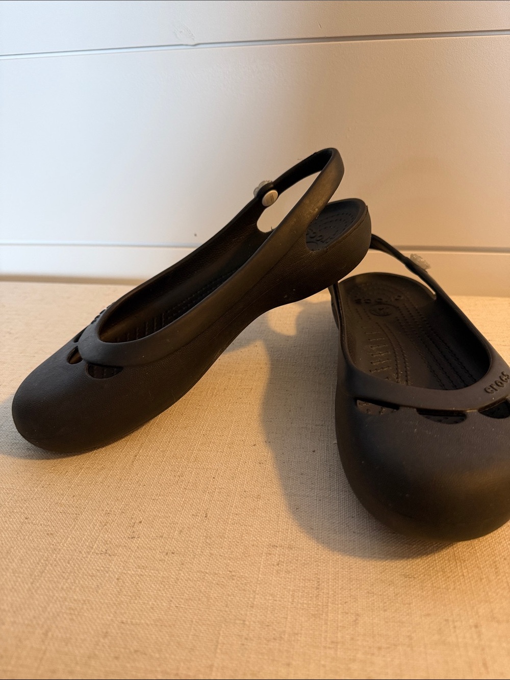 CROCS Women's Black Slingback Ballet Flats - Picture 4 of 6